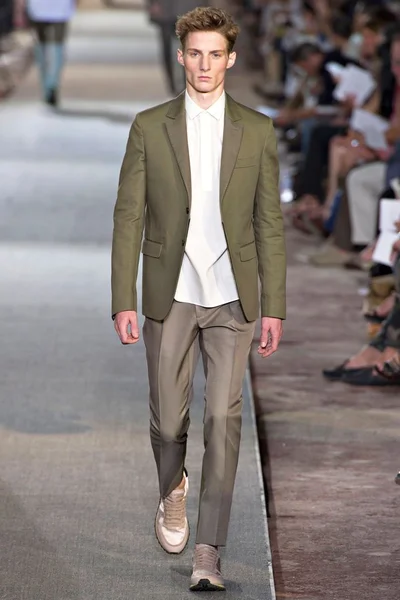 Look 22